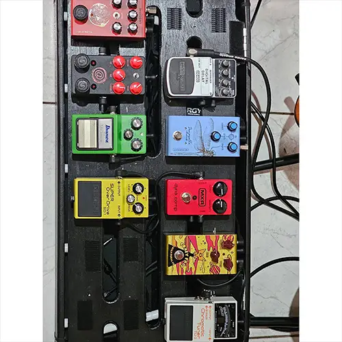 Pedal board Pedro Rosa com Foxey Face, Red Giant e Demoiselle Chorus